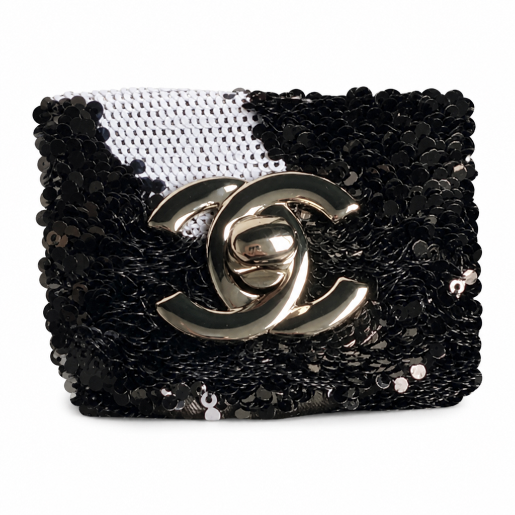 Chanel Classic Quilted Chain Bag | CC Turn-Lock Leather Chain Strap — 21cm